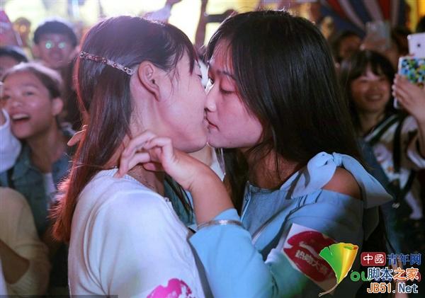 男男女女为了iPhone 6  拼了！