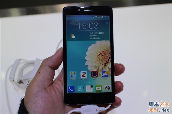 699元！中国电信小鲜手机真机图赏：支持双4G