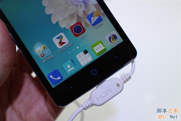 699元！中国电信小鲜手机真机图赏：支持双4G