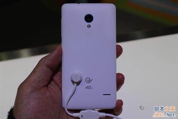 699元！中国电信小鲜手机真机图赏：支持双4G