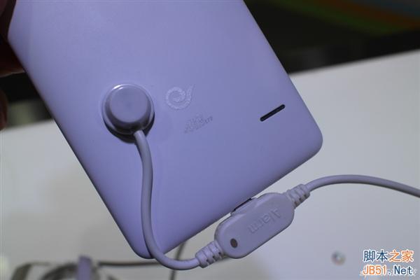 699元！中国电信小鲜手机真机图赏：支持双4G