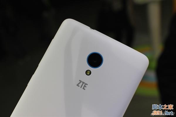 699元！中国电信小鲜手机真机图赏：支持双4G