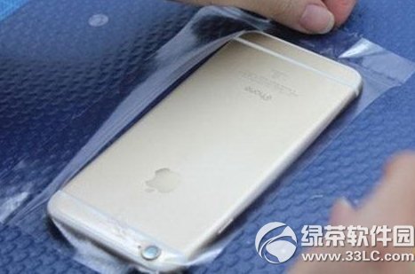 iphone6 plus贴膜教程：苹果6 plus贴膜方法3则3