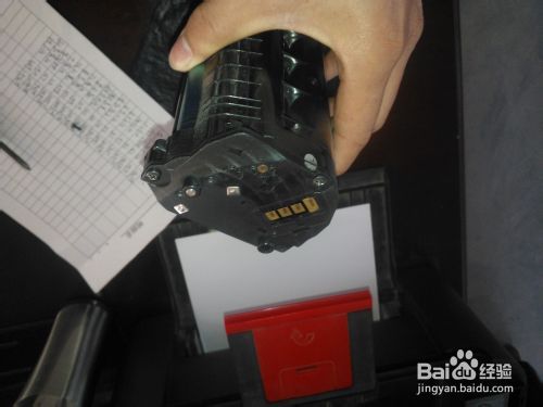 联想M1705 打印复印一体机的加粉过程图解