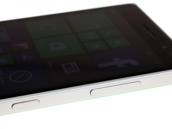 2.5D弧面玻璃屏 诺基亚Lumia 830评测