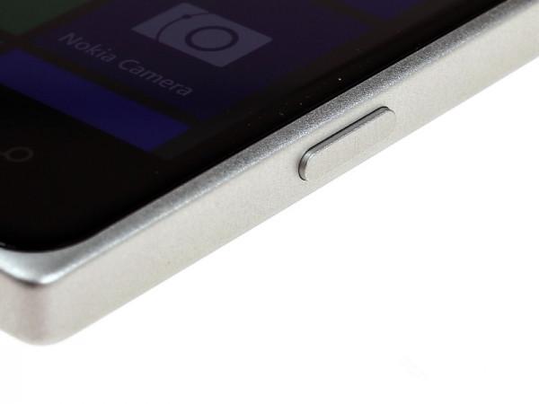 2.5D弧面玻璃屏 诺基亚Lumia 830评测