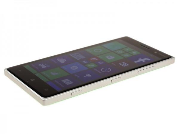 2.5D弧面玻璃屏 诺基亚Lumia 830评测