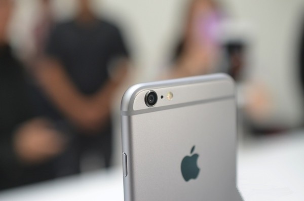 iPhone6 Plus陷“镜头门”事件 都是光学防抖惹的祸？