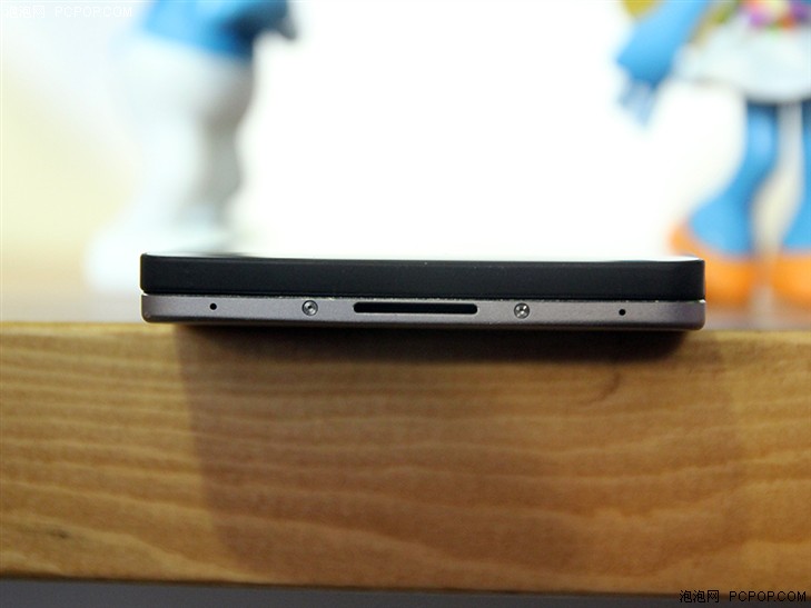 无按键全新操作体验 manta 7x手机亮相 