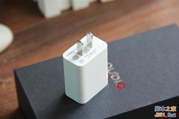 5.5寸最强拍照手机 3456元nubia Z7图赏