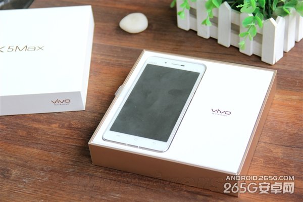 vivo X5Max开箱图赏：比耳机还细！