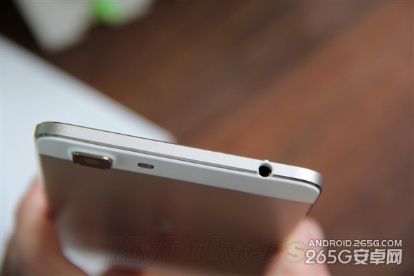 vivo X5Max开箱图赏：比耳机还细！