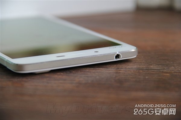 vivo X5Max开箱图赏：比耳机还细！