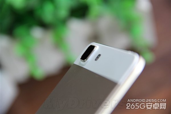 vivo X5Max开箱图赏：比耳机还细！