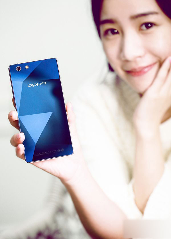 oppo r1c官方高清图集欣赏 钻石镜面后盖设计