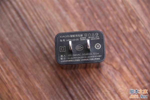 小米Note开箱图赏：对比iPhone 6 Plus