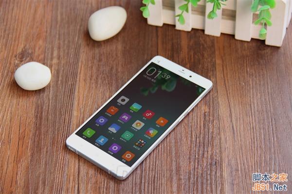 小米Note开箱图赏：对比iPhone 6 Plus
