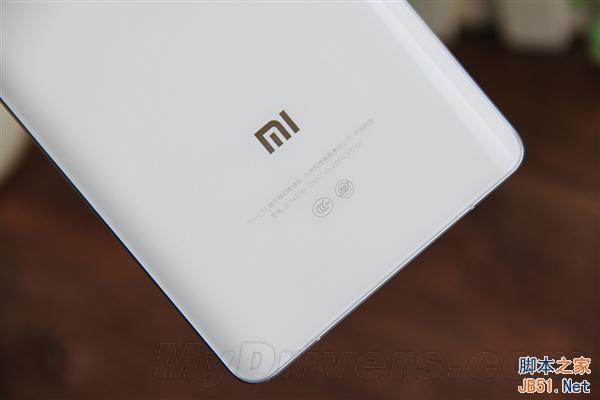 小米Note开箱图赏：对比iPhone 6 Plus