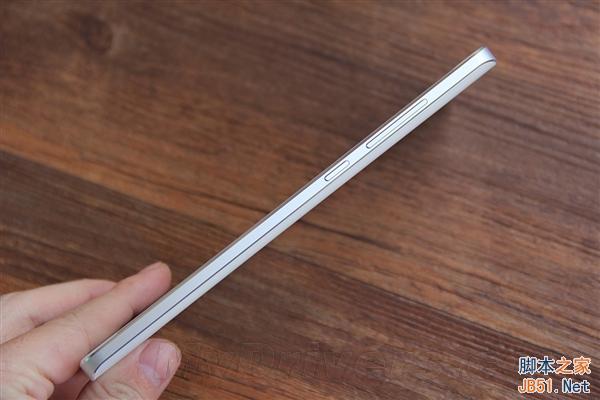 小米Note开箱图赏：对比iPhone 6 Plus