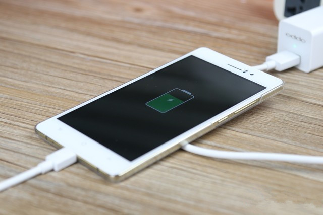 充电快且耐用 OPPO R5之VOOC闪充体验 