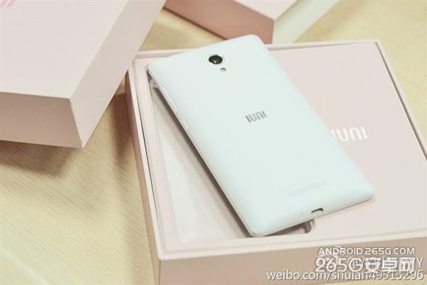 “泡芙小姐”手机再露面：粉嫩外表骁龙心