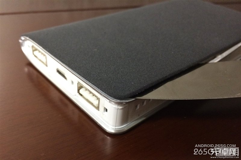 黑得漂亮！一加来电10000mAh移动电源实测、拆解