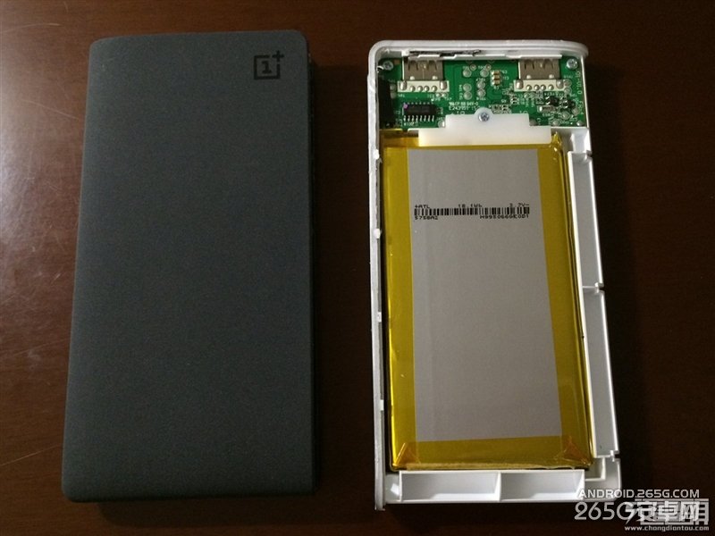 黑得漂亮！一加来电10000mAh移动电源实测、拆解