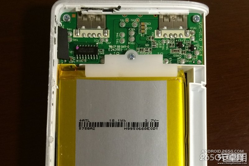 黑得漂亮！一加来电10000mAh移动电源实测、拆解