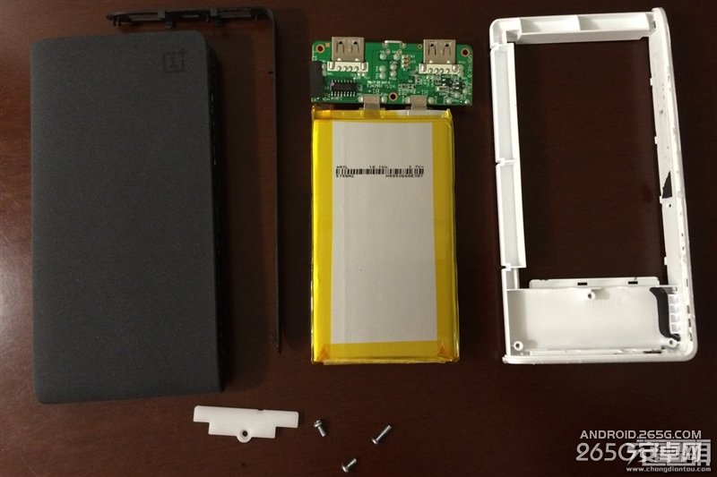 黑得漂亮！一加来电10000mAh移动电源实测、拆解