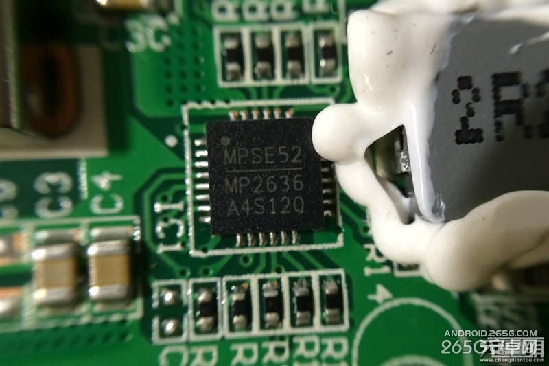 黑得漂亮！一加来电10000mAh移动电源实测、拆解