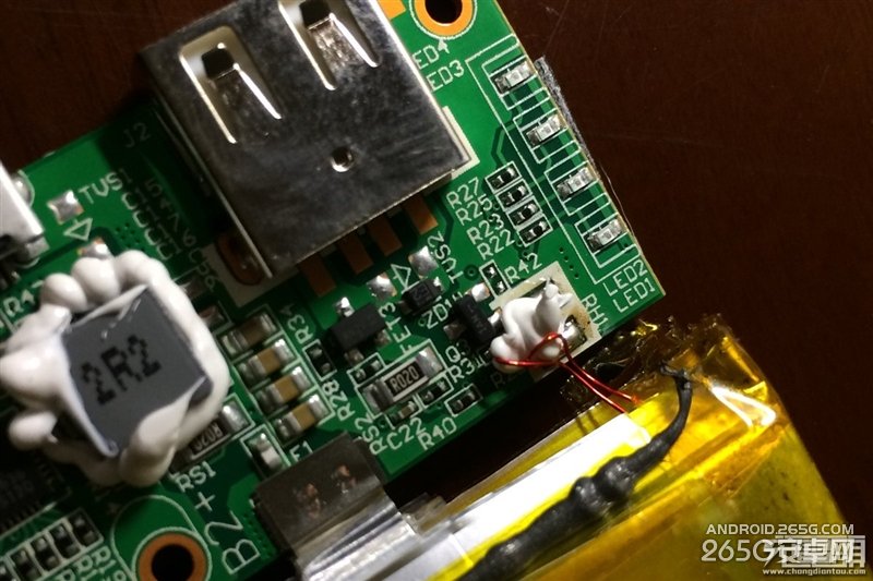 黑得漂亮！一加来电10000mAh移动电源实测、拆解