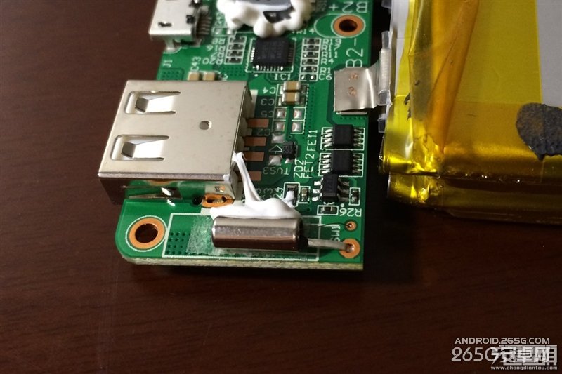 黑得漂亮！一加来电10000mAh移动电源实测、拆解