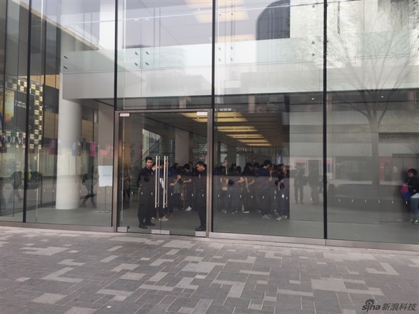 Apple Watch今日开卖：12万的戴上啥感觉？