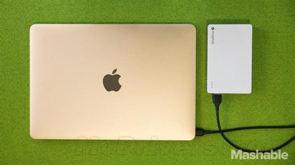 12寸新MacBook大秘密：USB-C接口支持移动电源为其充电