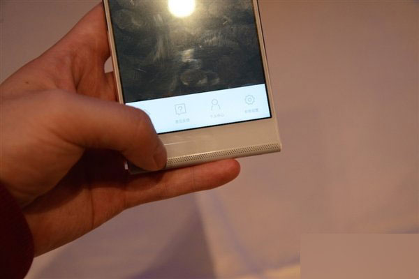 小米魅族看呆！999元原点手机发布