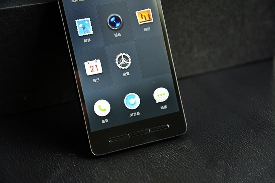 锤子手机二代曝光：处理器大亮/实体按键继续