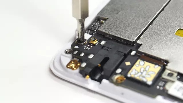 OPPO R7真机拆解：难度大/做工细/用料足