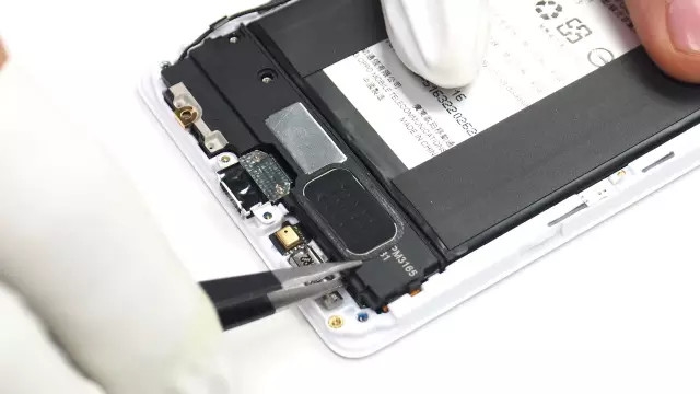 OPPO R7真机拆解：难度大/做工细/用料足