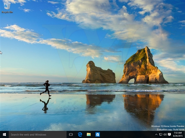 Win10  Build 10154全新壁纸:海滩上奔跑的美女”