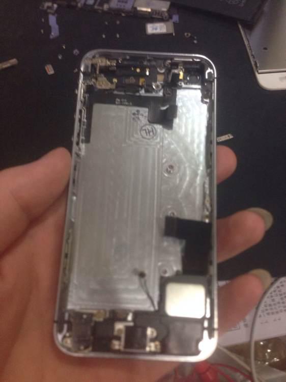 网友耗费一周时间：手工组装了一台iPhone5s 太炫了！