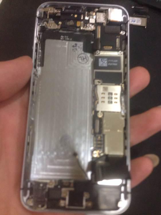 网友耗费一周时间：手工组装了一台iPhone5s 太炫了！