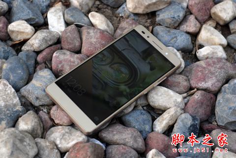 看了荣耀7：容我喝杯82年的雪碧压压惊！