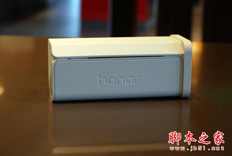 看了荣耀7：容我喝杯82年的雪碧压压惊！