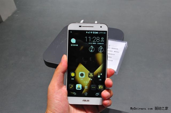 华硕推5.5英寸新机：全网通/5000万像素