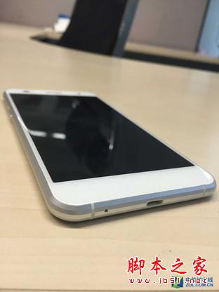 蓝魔手机mos1谍照流出:搭载2.5D弧形屏