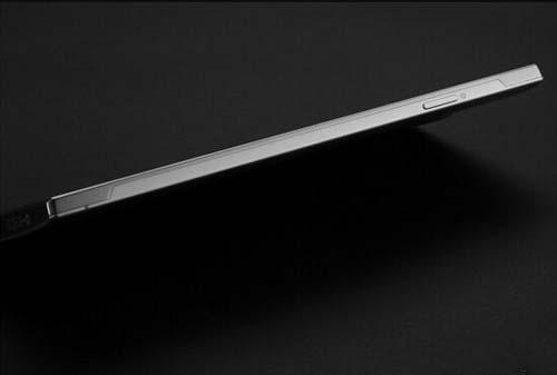 国产新机Doogee F2015惊艳来袭 指纹识别+液态金属机身