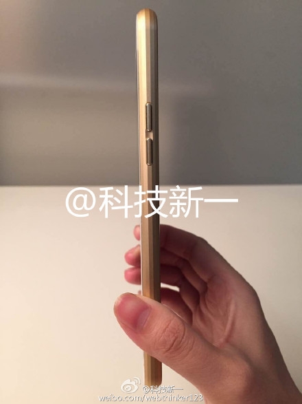 电池大亮！蓝魔手机真机首曝：iPhone 6看醉