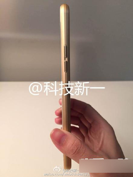 电池大亮！蓝魔手机真机首曝：iPhone 6看醉