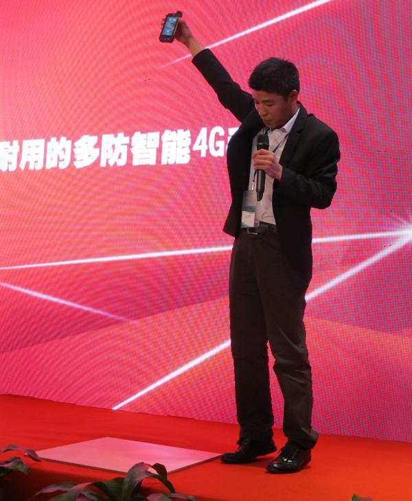 全球最坚固三防4G手机Sonim XP7发布