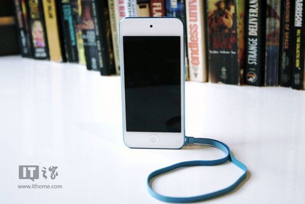 新款iPod touch取消老版的Loop手绳及机身的金属扣”